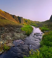 Fototapeten Lila Beautiful cliffs at sunset, stream flows towards cliff: this is Phantom Falls from above, California  © mtilghma