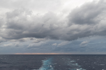 Obraz premium clouds over the sea