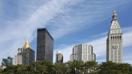 Fototapeta na wymiar manhattan buildings skyline day new york city Madison Square Park few of buildings on a nice day blue sky with wispy clouds