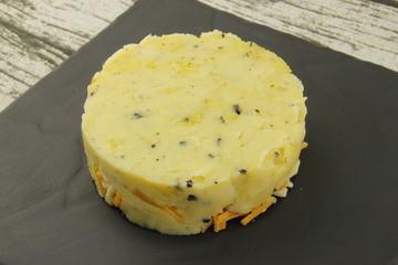 Purée aux truffes sur une ardoise