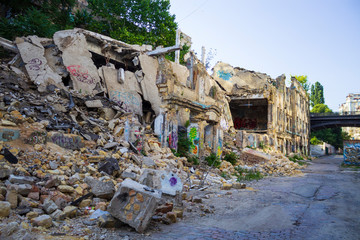 Corner of devastation, decay and desolation in the very center of the city of Odessa: Devolanovsky...