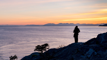 Lovers sharing the beauti of a susnset over the ocean.