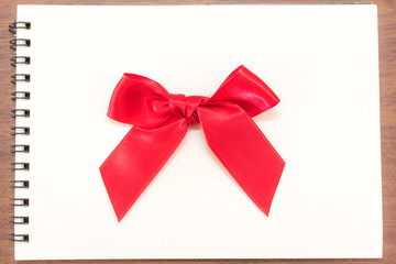 リボンとスケッチブック
