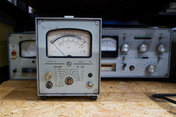 Obraz premium Old industrial electrical equipment. Microvoltmeter and linear integrated circuit tester