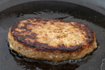 焼いているハンバーグ
