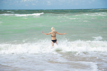 Fototapeta premium girl in sea surf