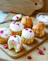 raspberry sour cream cupcakes