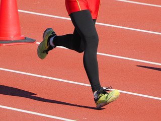 駅伝　ゴールを目指す中学生ランナー　マラソン