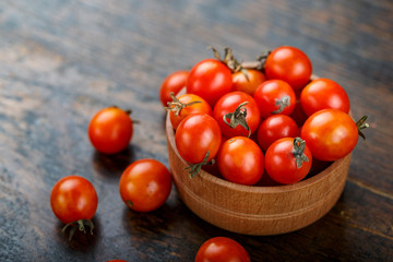 Fototapeta na wymiar cherry tomatoes in a plate