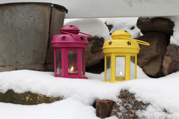 Licht im Schnee, Laternen bunt