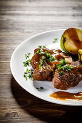 Grilled beefsteak with pears