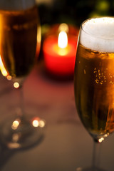 キャンドルライトの中でビール