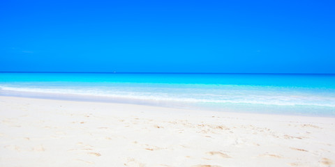 Fototapeta na wymiar Clear Beach on seychelles