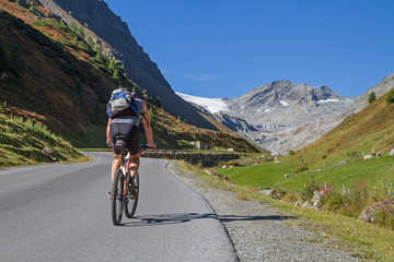 Obraz premium Radtour auf der Ötztaler Gletscherstrasse