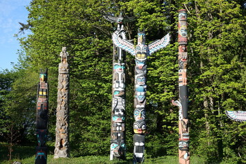 Obraz premium totem poles in the park