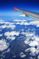 Obraz premium Airplane wing in the sky