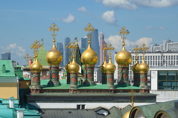 Obraz premium Domes of the Verkhospassky Cathedral of the Moscow Kremlin, Russia. The Cathedral of Vernicle (Verkhospassky) built in 1635-1636