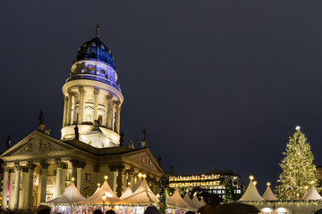 Fototapeta premium Christmas stalls for food, drinks and gifts in Gendarmenmarkt Christmas Market in Berlín, Germany.
