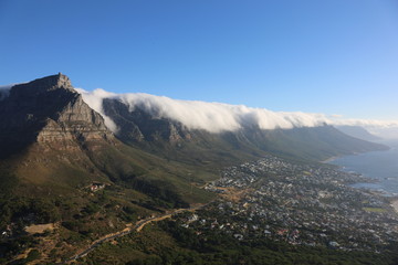Campsbay mit den 12 apostel und dem Tafelberg