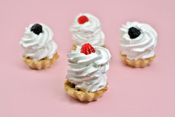 Protein cake basket with raspberry jelly berry
