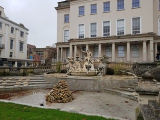 Neptun fountain in Cheltenham city center © crazyyyabout