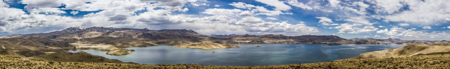 Fototapeta na wymiar Panorama of Lagunillas lake