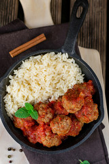 Beef meatballs with cinnamon and mint served with rice