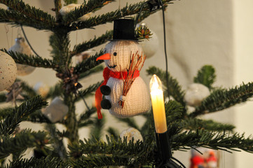 weihnachtsbaum deko kugeln stickerien stern strohstern anhänger
