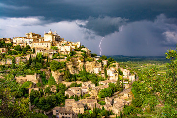 Obraz premium Storm rolls into the Luberon behind Gordes