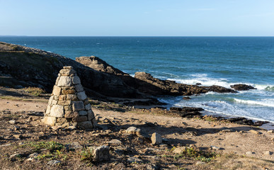 Cairn amas de pierres sur la c&ocirc;te de Port Guibello &agrave; Saint-Pierre Quiberon (Morbihan, France)