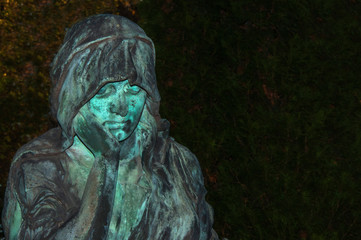 Obraz premium Sculpture of sad woman in grief. Virgin Mary bronze statue (Religion, faith, suffering, death concept)