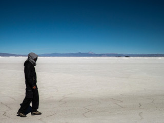 Guy in salar de Uyuni