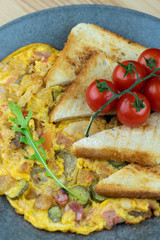 Omelette with pork crisps and torshi, vegetables