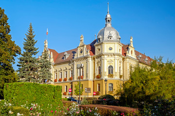 Fototapeta na wymiar City Hall of Brasov City in Romania 1