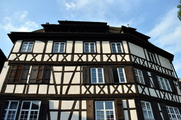 Fototapeta na wymiar facade of a strasbourg house