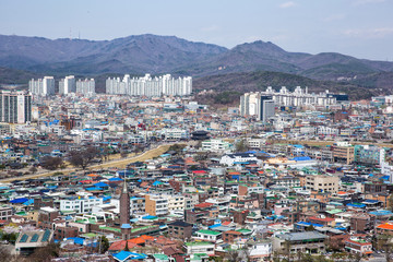 Fototapeta na wymiar The city landscape of Suwon, Korea.