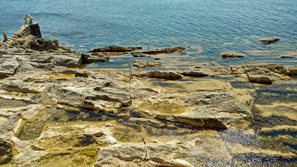 The water comes to the rocks, the tide.
