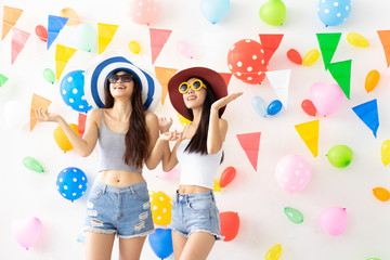 Obraz na płótnie Canvas celebration new year or birthday party group of asian young woman and confetti happy,funny concept.drinking wine happy and fun in new year celebrate, color balloon background.