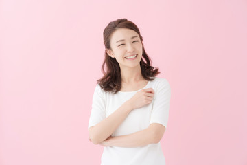 Obraz premium 女性・ピンクバック