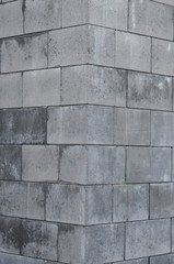 灰色の石壁の角