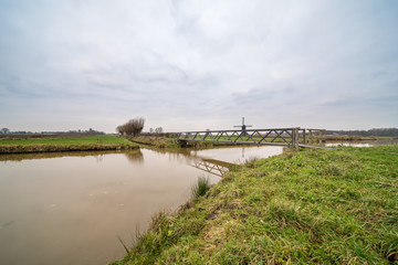 Fototapeta na wymiar bridge whit Zandwijkse Widmill in Uppel