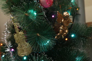 Violin and angel on the Christmas tree 
