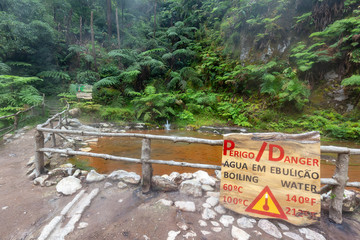 Fototapeta na wymiar RIBEIRA GRANDE - PORTUGAL, AUGUST 5: Sign for extremely warm hot springs near Lagoa do Fogo and Ribeira Grande, Portugal on August 5, 2017.