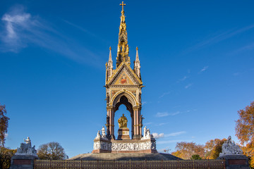 Fototapeta na wymiar LONDON, UNITED KINGDOM - NOV 13, 2018: Front view of The Albert Memorial in Hyde Park.