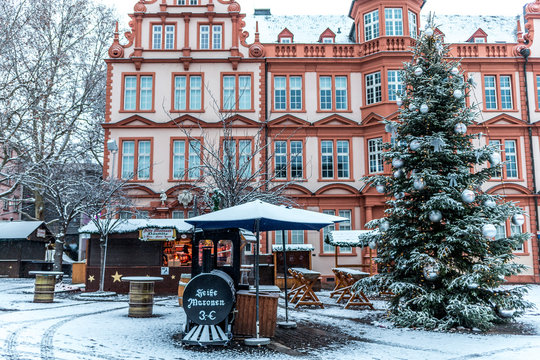 Mainzer Weihnachtsmarkt im Schnee