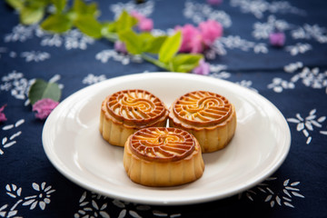 Chinese traditional food moon cakes and pink flowers