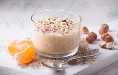  Mandarin smoothies with yogurt and hazelnuts