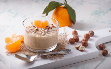  Mandarin smoothies with yogurt and hazelnuts