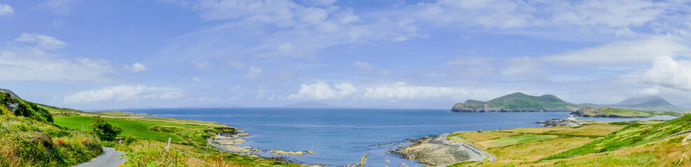 Grüne Insel Irland Panorama mit Blick auf Atlantik
