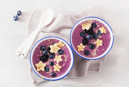 healthy berry smoothie bowl with banana and sesame seed